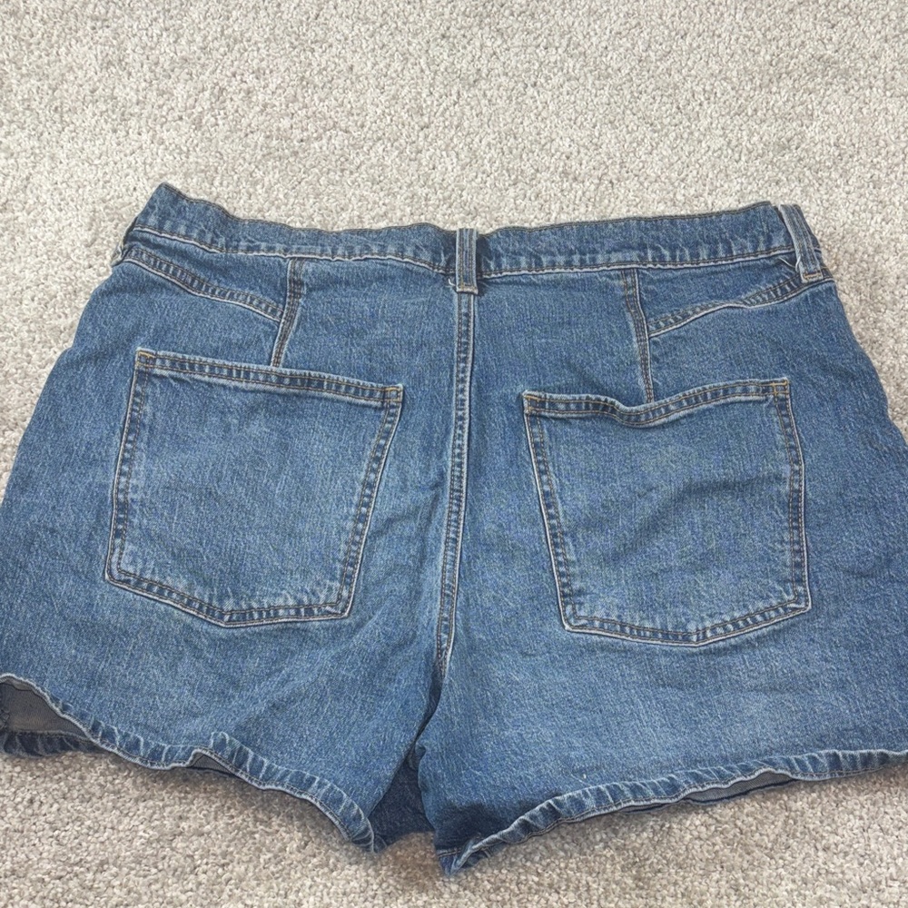 Universal Thread high‎ rise midi size 16  Blue Jean Shorts - Picture 3 of 4